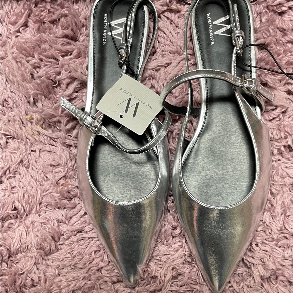 Worthington Shiny Silver Pointed Flats